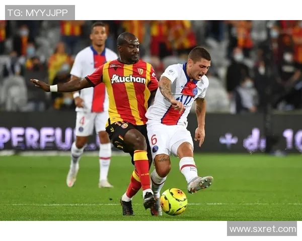 朗斯与巴黎足球会激战正酣谁能在这场对决中笑到最后